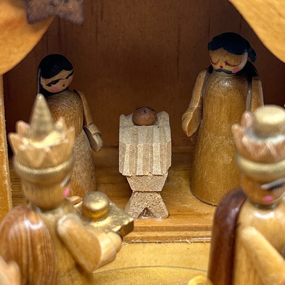 Erzgebirge Expertic Wooden Nativity Music Box - Picture 6 of 8